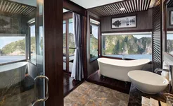 Orchid Cruise - Family Suite Bathroom