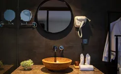 Scarlet Pearl Cruise -  Silver bathroom