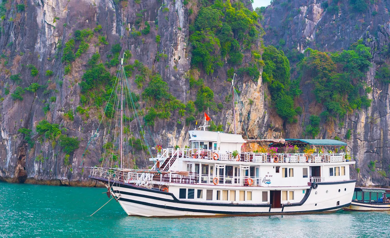 Renea Cruise - Bai Tu Long Bay 2 Days 1 Night